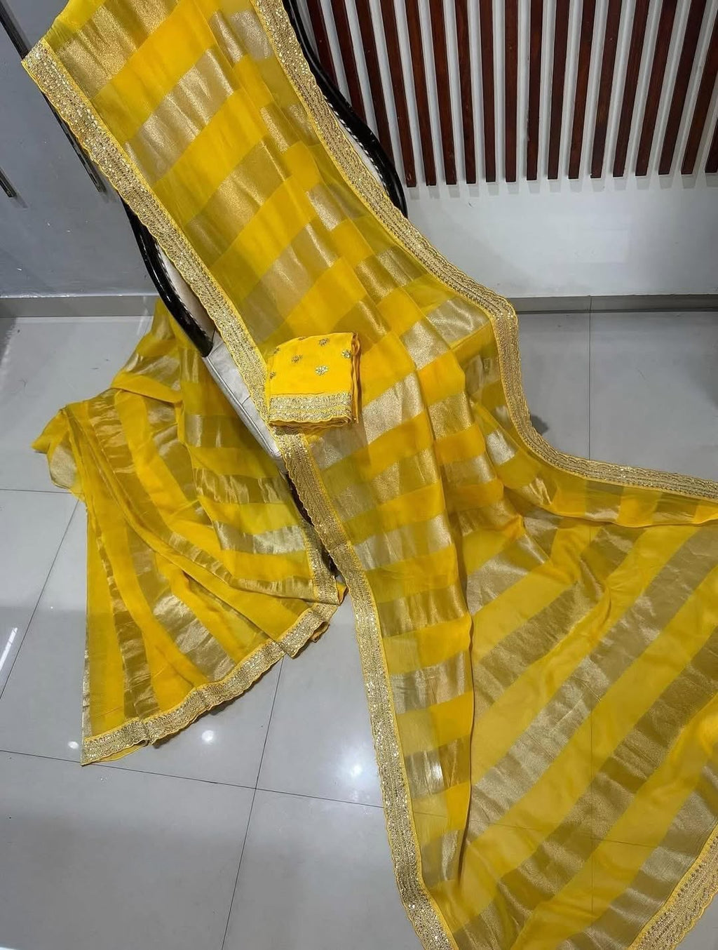 Tissue Jari Patta Border