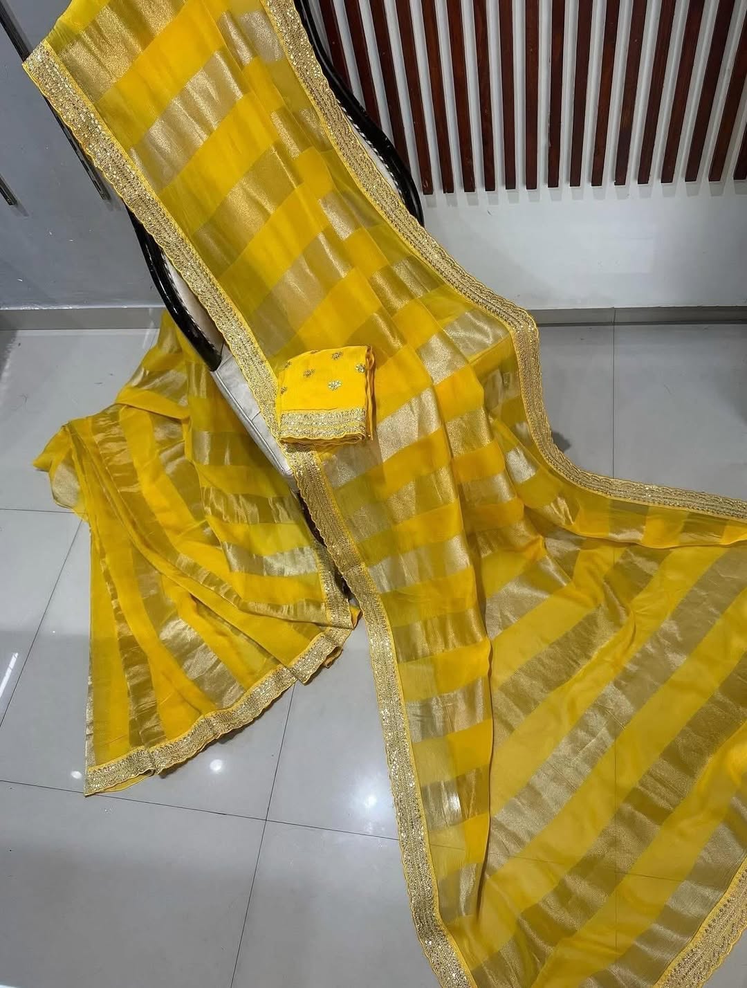 Tissue Jari Patta Border