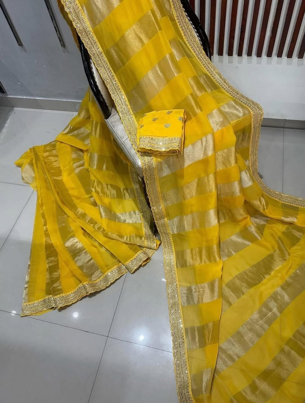 Tissue Jari Patta Border